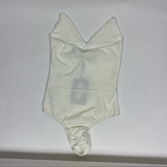 Pretty Little Thing White Tux Detail Bodysuit - Picture 8 of 15